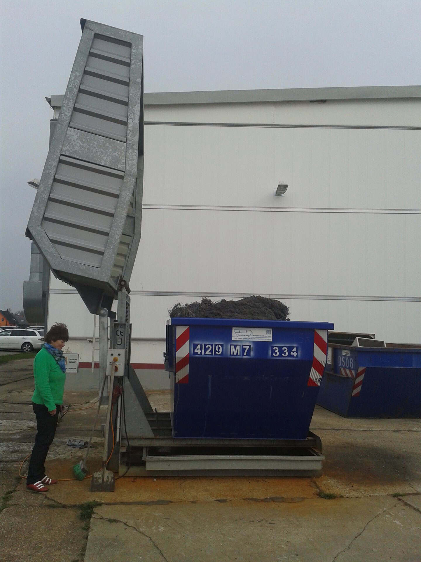 Spänecontainer gelagert in NCQ 100 HS von CONSTELLMAT GmbH