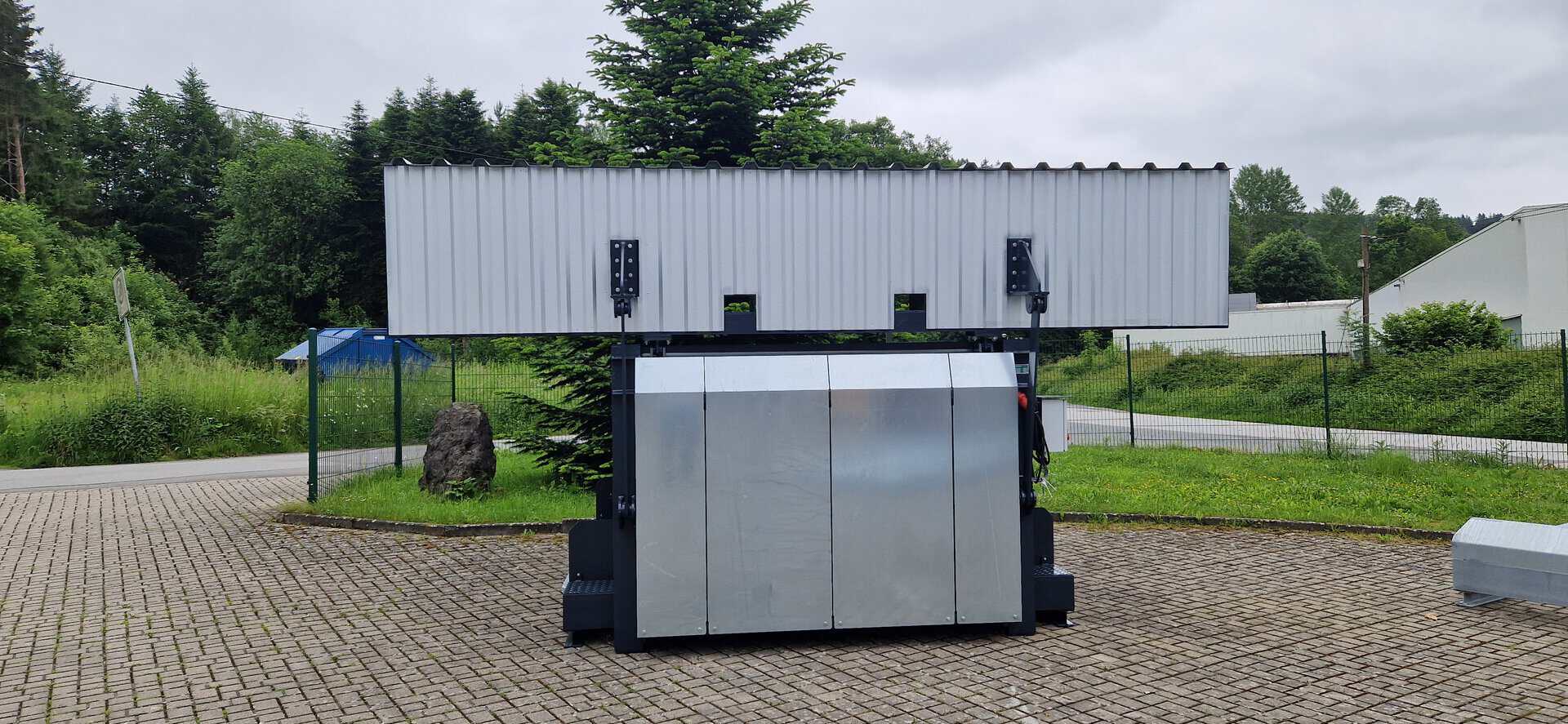 Kompakter Containerstellplatz im Innenhof bei ANDRITZ Küsters 3 20240603 101723 scaled