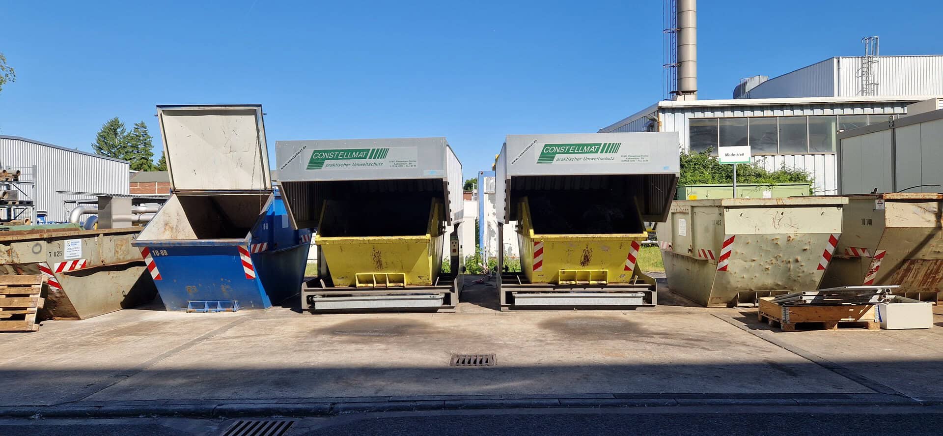 Zwei strukturierte Containerstellplätze CONSTELLMAT vom Typ NCL 100 HS für Absetzmulden