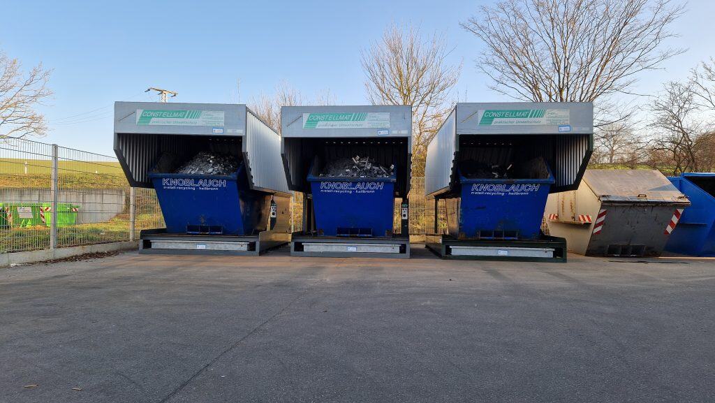 Containerstellplätze, CONSTELLMAT, Containerabdeckung, Containerüberdachung, Muldenabdeckung, Muldenüberdachung, Abrollcontainer Überdachung, Absetzcontainer Überdachung, Containerstellplatz System, modulare Containerstellplätze, überdachte Containerplätze, Wetterschutz Container, Einhausung Container, Container Einhausungssystem, Recyclinghof Überdachung, Wertstoffhof Containerlösung, Entsorgungsplatz Überdachung, Industrie Containerstellplätze, gewerbliche Containerlösungen, Abfallcontainer Schutzsystem, Container Wetterschutzsystem, Müllcontainer Überdachung, Müllplatz Überdachung, Abfallplatz Einhausung, Außenlager Containerüberdachung, Logistik Containerstellflächen, Container Stellplatz Überdachungssystem, nachhaltige Containerlösungen, robuste Containerüberdachung, verzinkte Stahlkonstruktion Container, individuelle Containerstellplätze, flexible Containerüberdachung, modulare Überdachungssysteme, Containerhandling optimieren, Entsorgungslogistik Lösungen