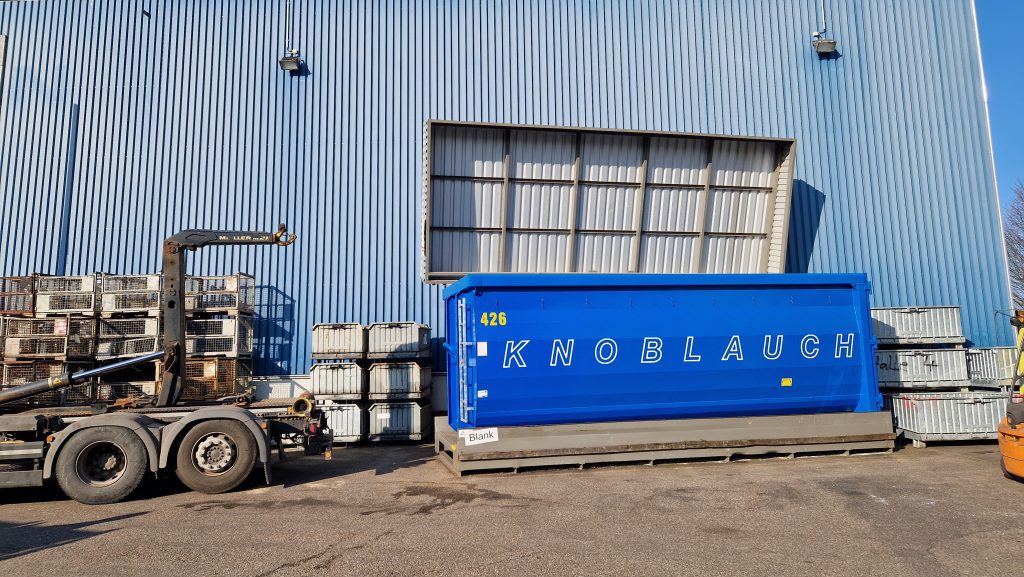 Containerstellplatz für Abrollcontainer - Containerabdeckung für Abroller - Containerüberdachung mobil für Abrollcontainer - verzinktes Auffangwannensystem - unbelastete Auffangwannen