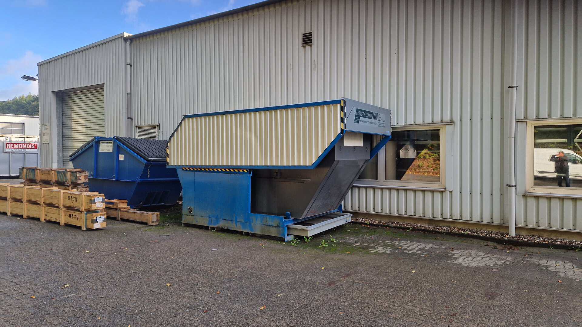 Containerstellplatz CONSTELLMAT vom Typ NCL 100 HS in geschlossenem Zustand zum Schutz gegen Niederschlag, Fehleintrag und zum Diebstahlschutz