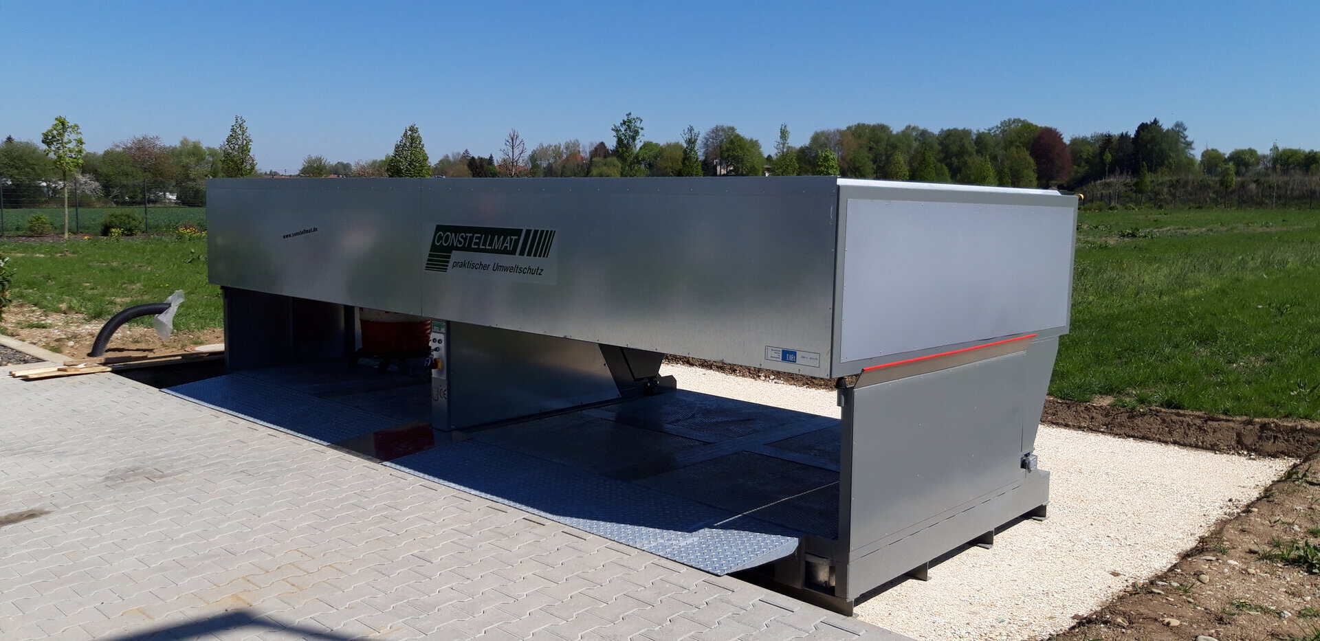 WEH FluidTech GmbH setzt auf CONSTELLMAT NC 4D 25 HS 3 CONSTELLMAT NC 4D 25 HS – vier IBC-Behälter, ein durchdachtes System und mehr Sicherheit im täglichen Betrieb.