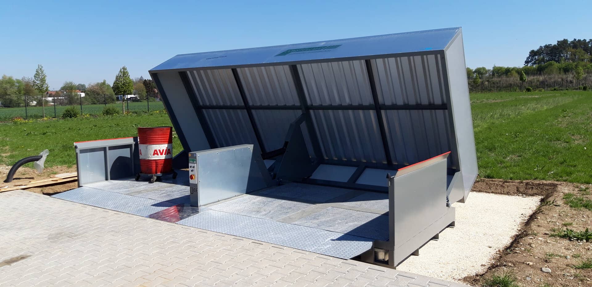 WEH FluidTech GmbH setzt auf CONSTELLMAT NC 4D 25 HS 2 Ölfass sicher gelagert und sichere Lagerung von IBC-Behältern mit System - CONSTELLMAT NC 4D 25 HS